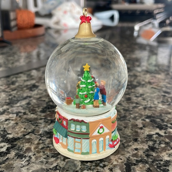 2006 Winter Wonderland #5 - Trimming The Tree - Picture 3 of 5